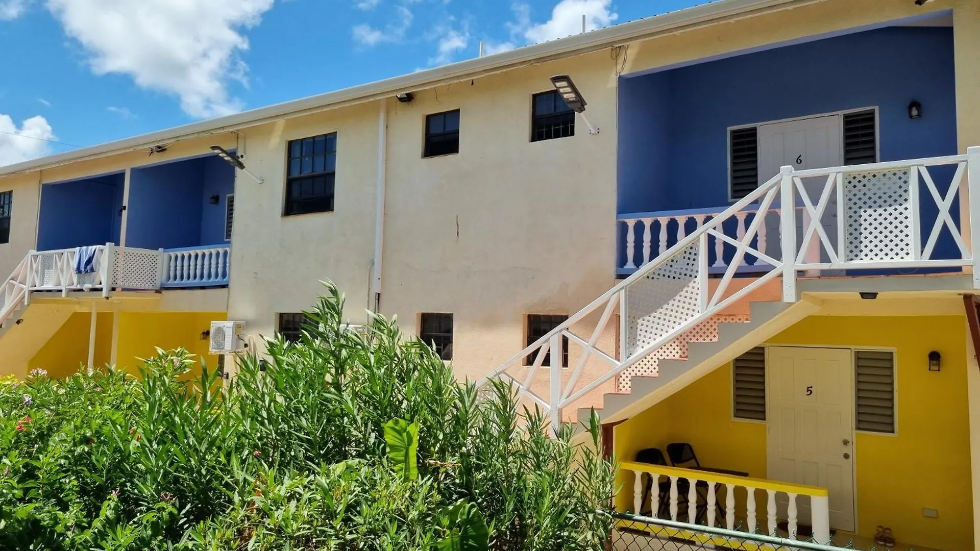 Mel'S Art Place By Coastal View7 Christ Church 0*,  Barbados
